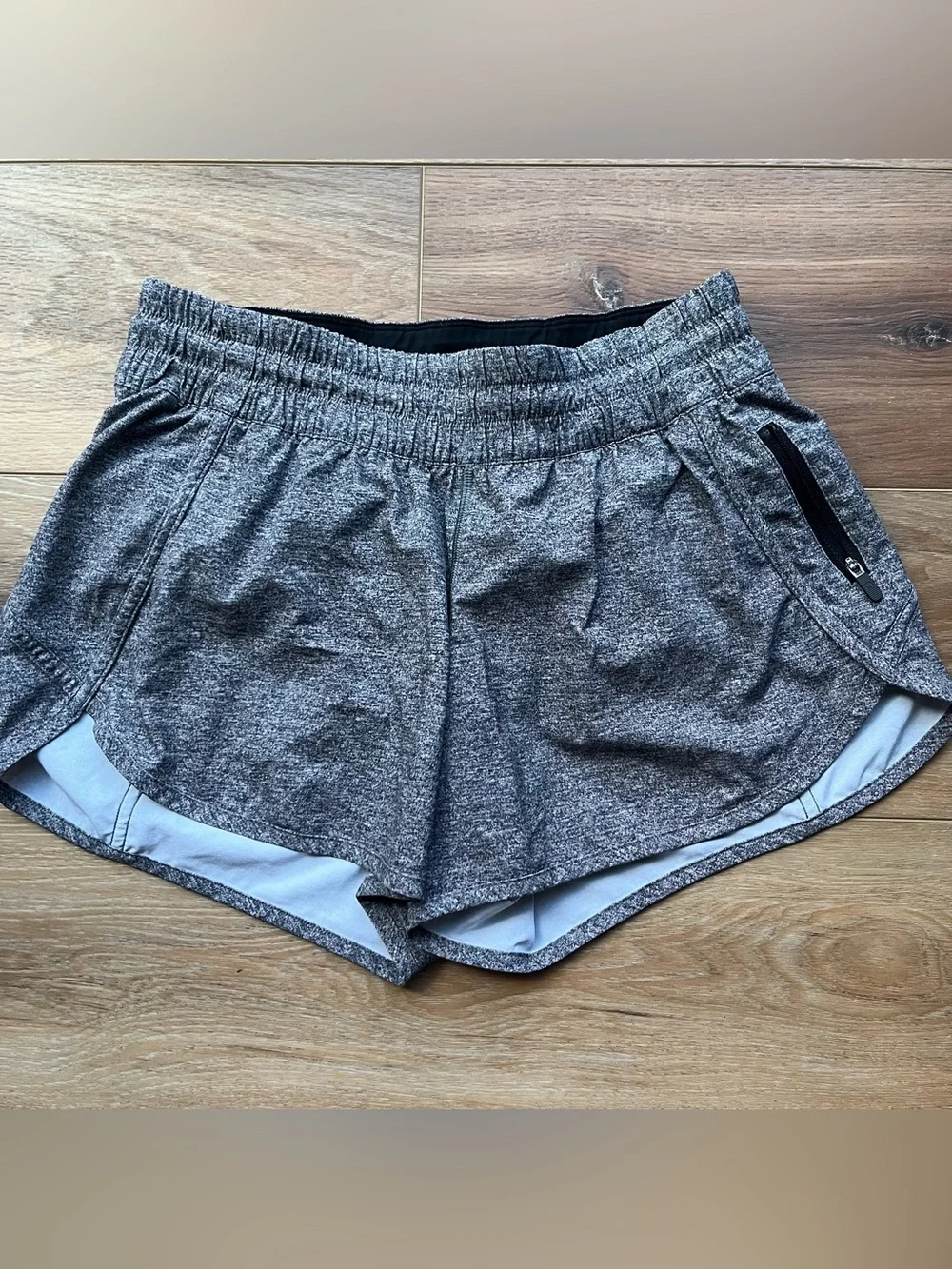 Lululemon Athletica W7AT8 tracker short V 4” tall gray lined running shorts 8